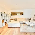 Juicy Private With Jacuzzi Apartment