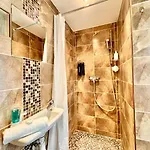 Apartment Juicy Private With Jacuzzi