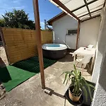 Juicy Private With Jacuzzi Apartmán