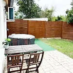 Juicy Private With Jacuzzi Apartmán