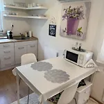 Juicy Private With Jacuzzi Apartmán