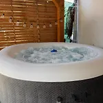 Juicy Private With Jacuzzi