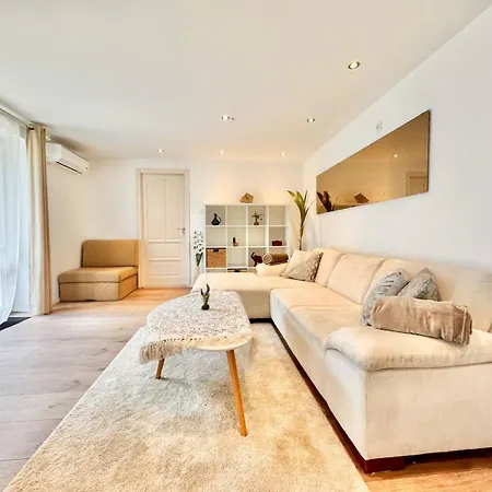 Juicy Apartments With Jacuzzi & Private Garden Διαμέρισμα