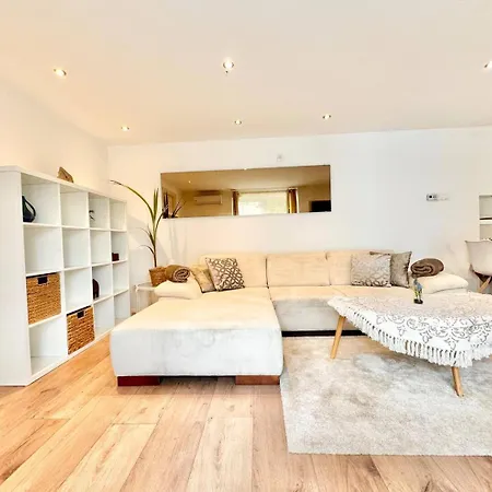Juicy Apartments With Jacuzzi & Private Garden Διαμέρισμα