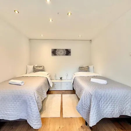 Juicy Apartments With Jacuzzi & Private Garden * Szentendre