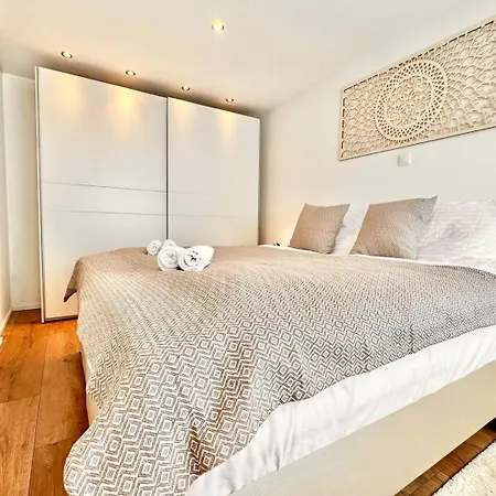 Διαμέρισμα Juicy Apartments With Jacuzzi & Private Garden Szentendre