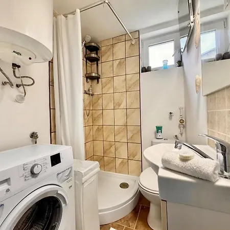 Διαμέρισμα Juicy Apartments With Jacuzzi & Private Garden *