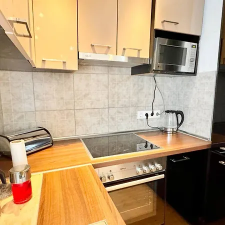 Juicy Apartments With Jacuzzi & Private Garden Διαμέρισμα Szentendre
