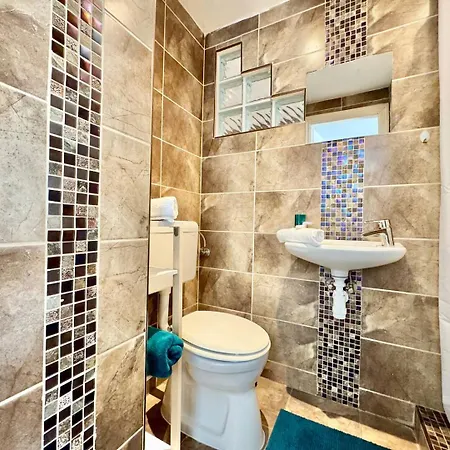 Juicy With Jacuzzi & Private Garden *