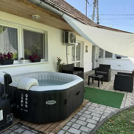 Juicy Apartments With Jacuzzi & Private Garden * Szentendre