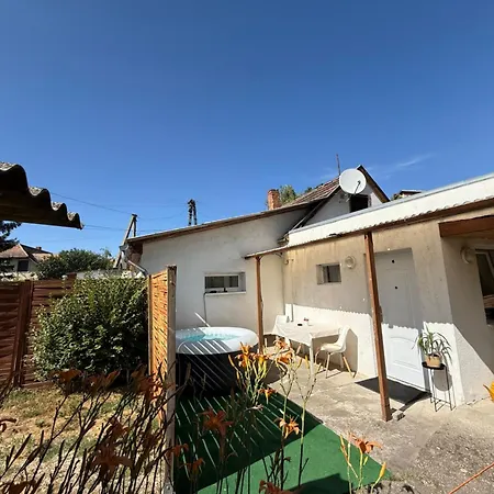 Juicy Apartments With Jacuzzi & Private Garden Apartment Szentendre