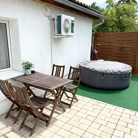 Juicy With Jacuzzi & Private Garden Lägenhet *