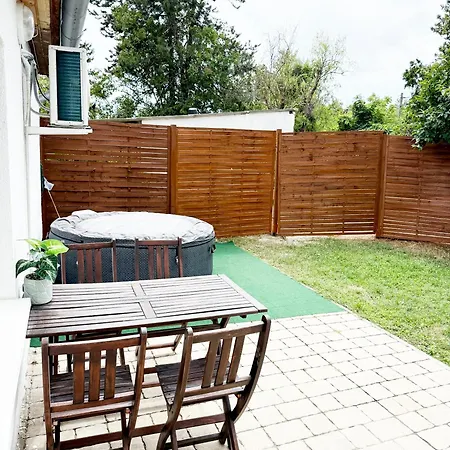 Juicy Private With Jacuzzi Apartamento