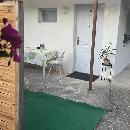 Daire Juicy Private With Jacuzzi Szentendre