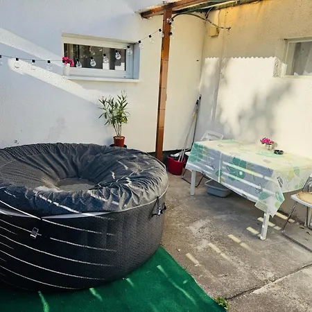 Daire Juicy Private With Jacuzzi Szentendre