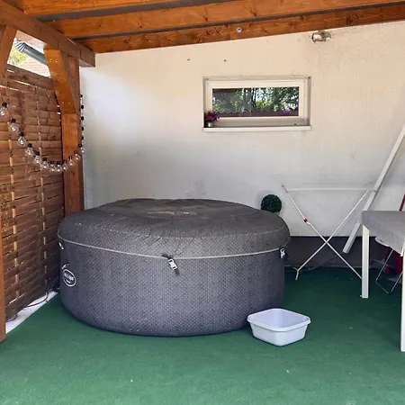 Juicy Private With Jacuzzi Szentendre