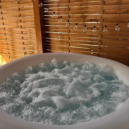 Juicy Private With Jacuzzi Szentendre
