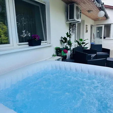 Juicy Private With Jacuzzi Apartman