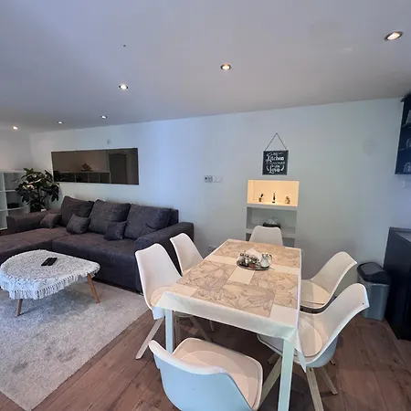 Juicy Private With Jacuzzi Apartman *