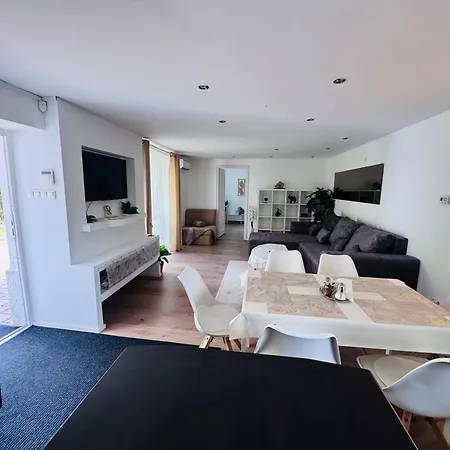 Juicy Private With Jacuzzi Apartman